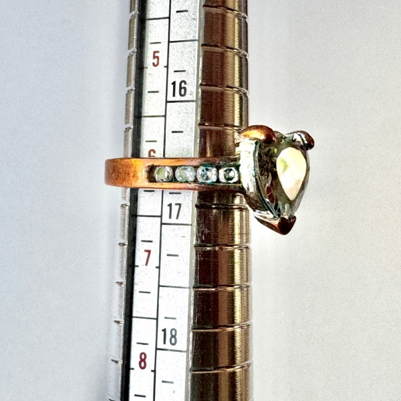 EDCO Chunky Crystal Heart Ring, Size 6, pls see video - Picture 6 of 10